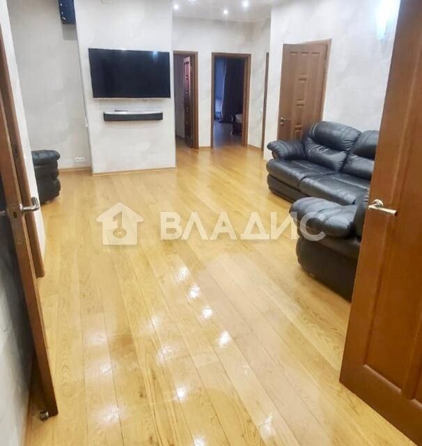 Продаётся 3-комнатная квартира, 141 м²