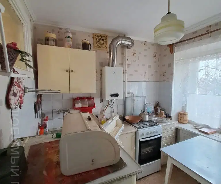 Продаётся 3-комнатная квартира, 41.9 м²