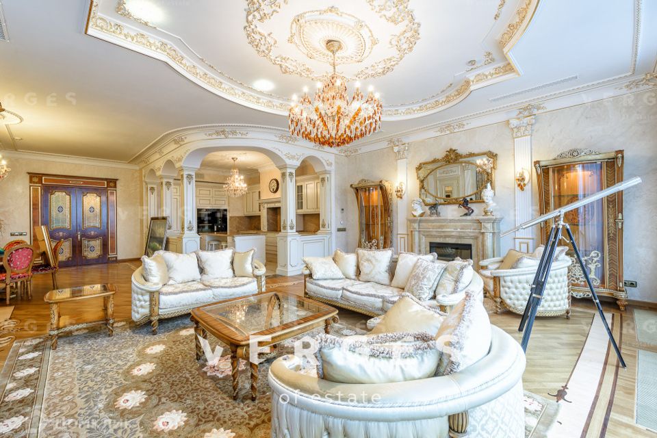 Продаётся 5-комнатная квартира, 435 м²