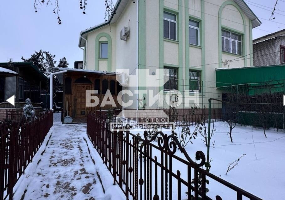 Продаётся 2-этажный дом, 300 м²