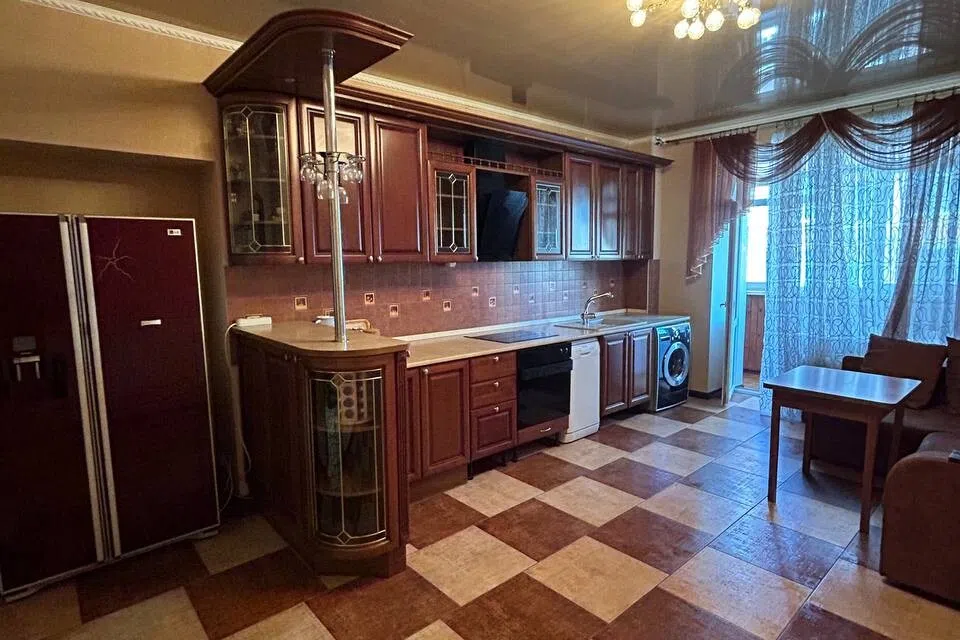 Сдаётся 2-комнатная квартира, 75 м²