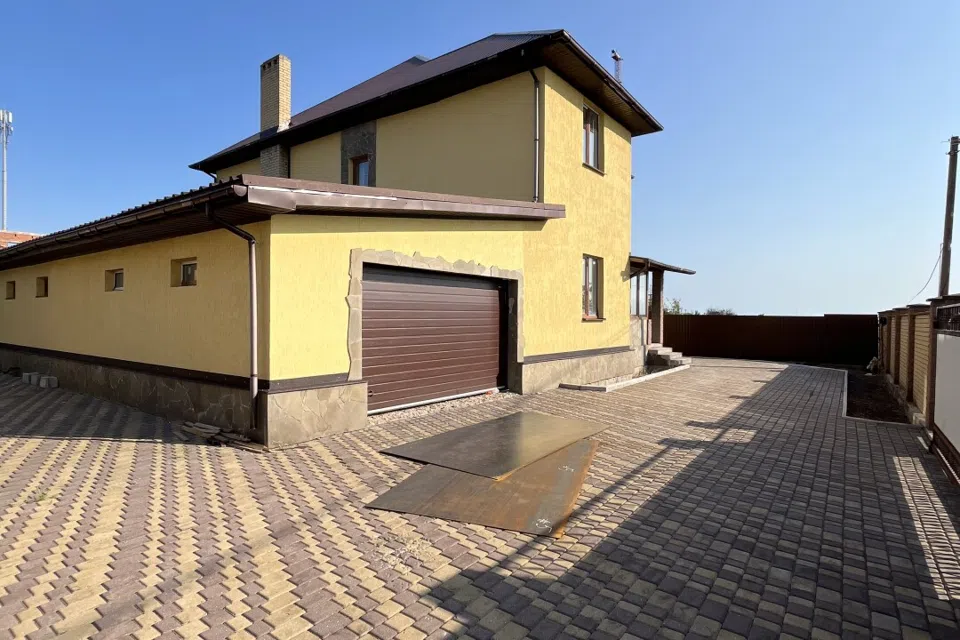 Продаётся 2-этажный дом, 243 м²