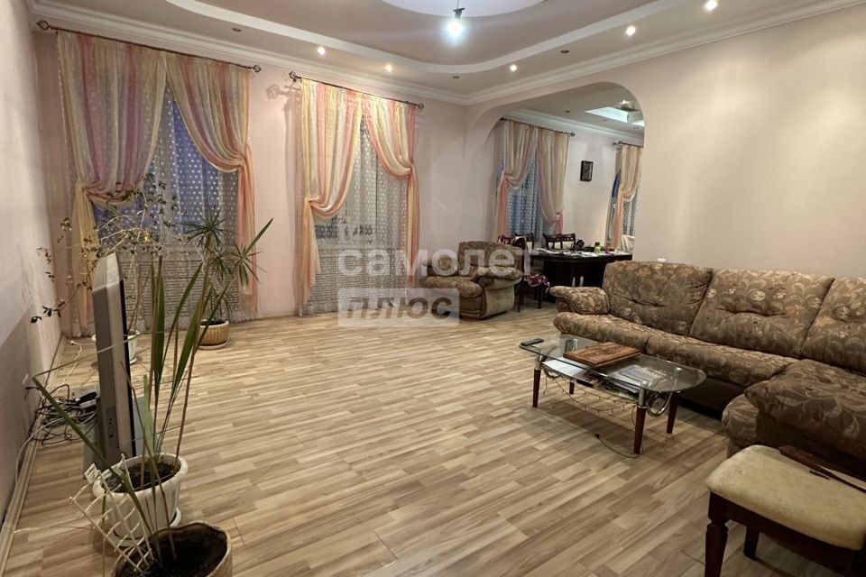 Продаётся 3-комнатная квартира, 110 м²