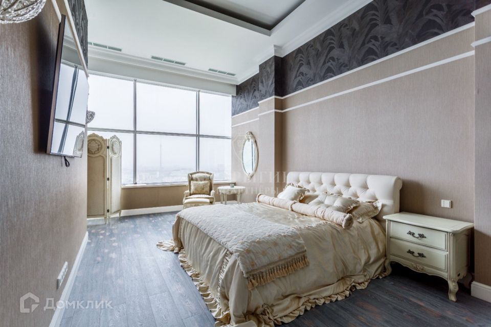 Продаётся 4-комнатная квартира, 223.1 м²