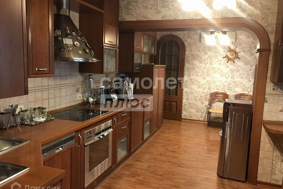 Продаётся 7-комнатная квартира, 173.7 м²