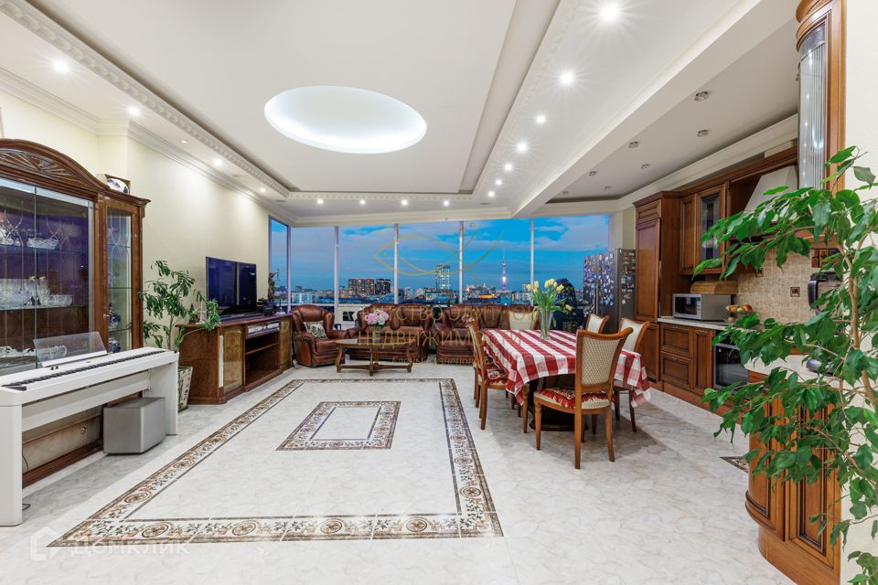 Продаётся 3-комнатная квартира, 148 м²