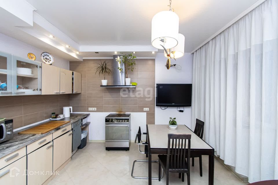 Продаётся 4-комнатная квартира, 106 м²