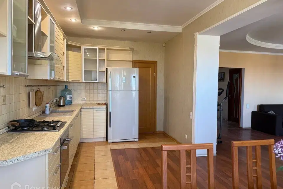Продаётся 3-комнатная квартира, 112 м²