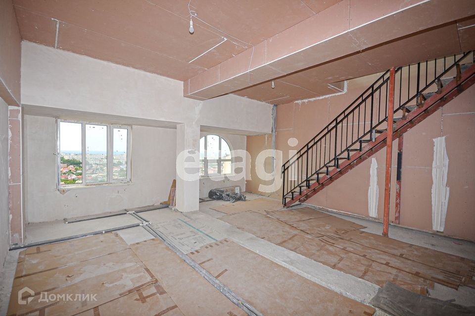 Продаётся 4-комнатная квартира, 310 м²