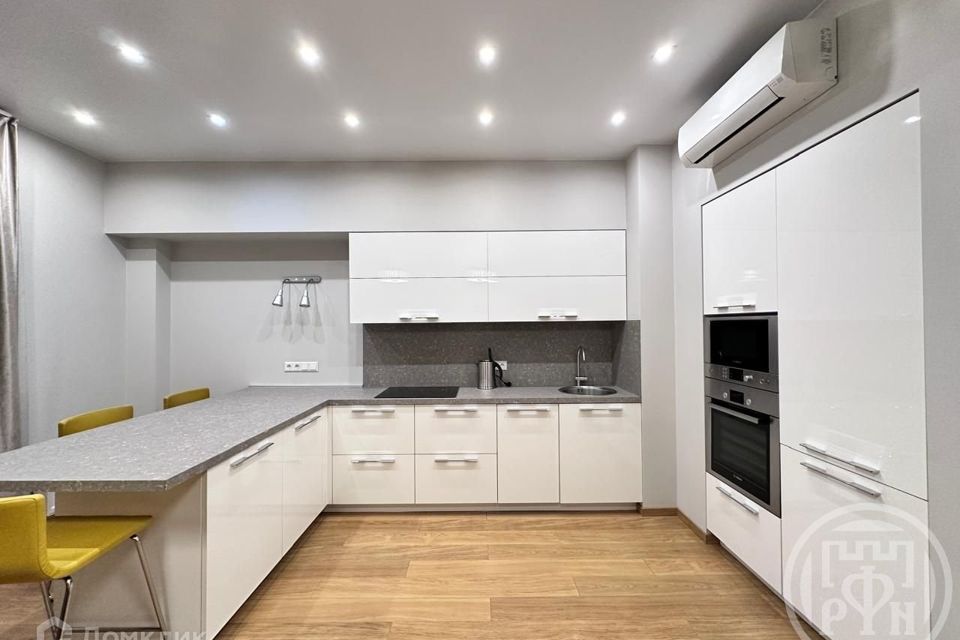 Продаётся 1-комнатная квартира, 43 м²