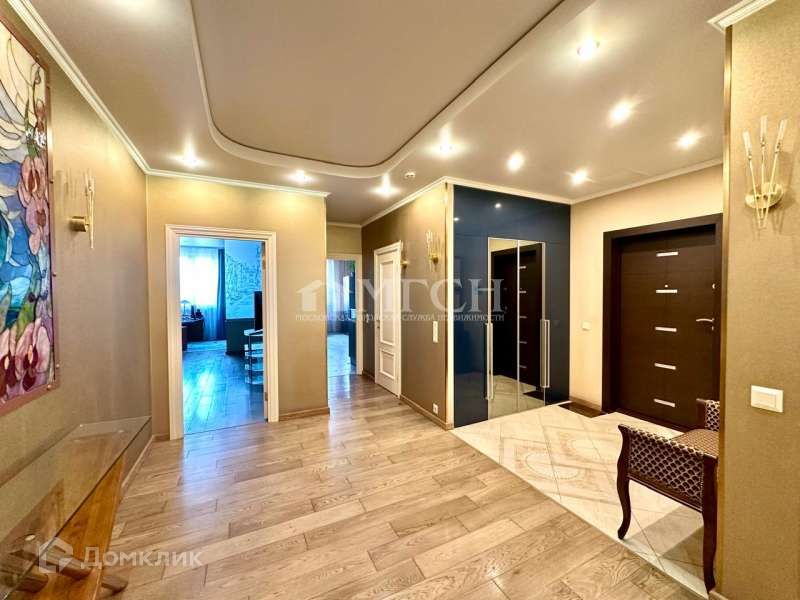 Продаётся 3-комнатная квартира, 136.4 м²