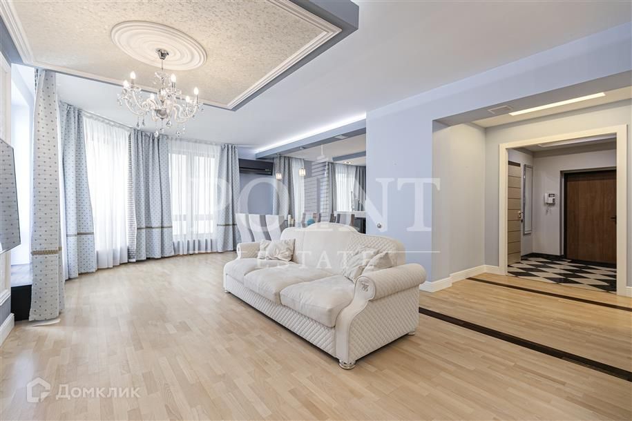 Продаётся 3-комнатная квартира, 135 м²