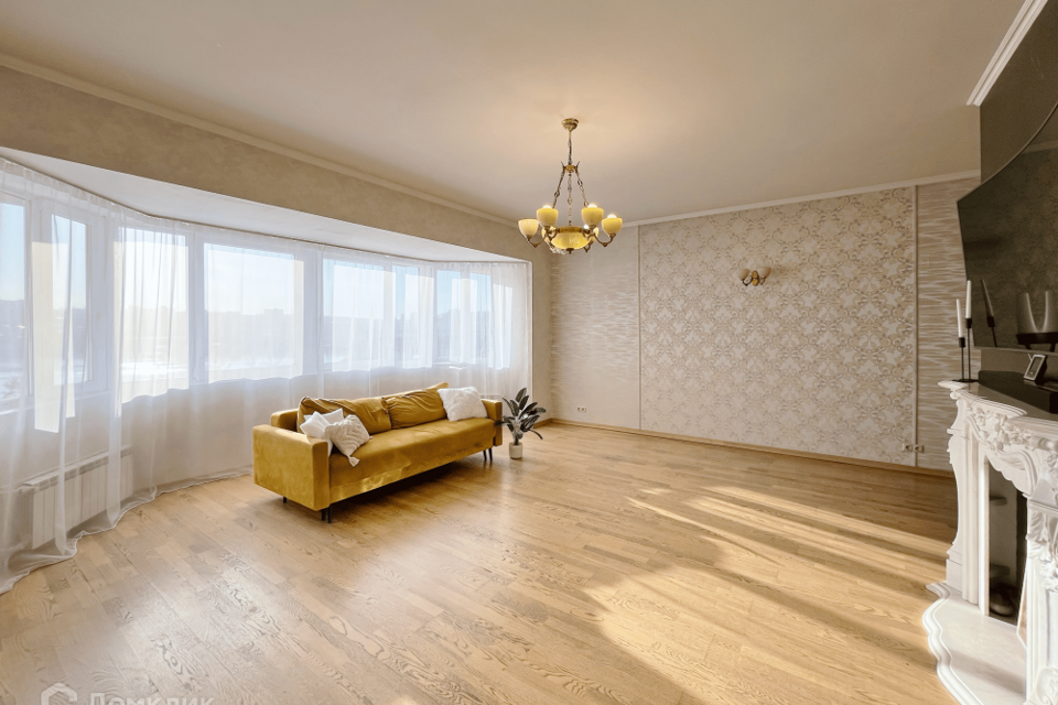 Продаётся 3-комнатная квартира, 159 м²