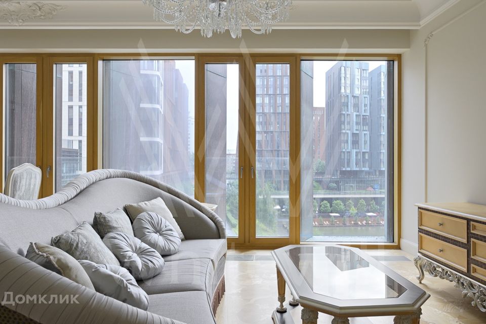 Продаётся 4-комнатная квартира, 187 м²