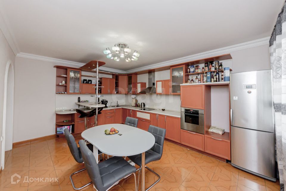 Сдаётся 3-комнатная квартира, 131.6 м²