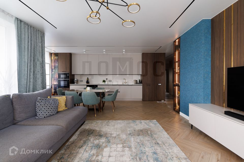 Продаётся 4-комнатная квартира, 135.6 м²