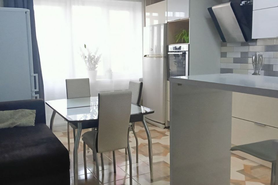 Продаётся 3-комнатная квартира, 90 м²