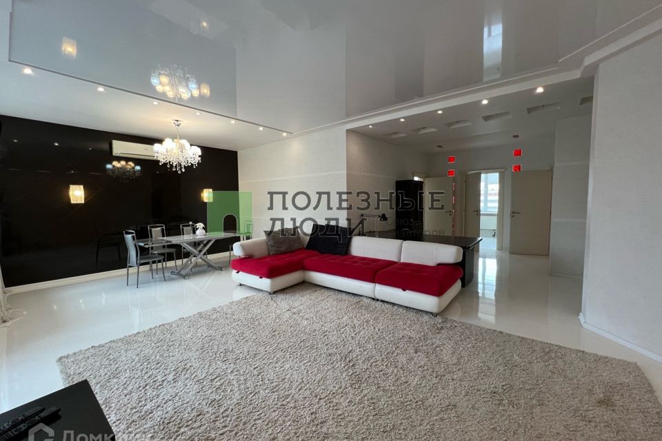 Сдаётся 4-комнатная квартира, 138 м²