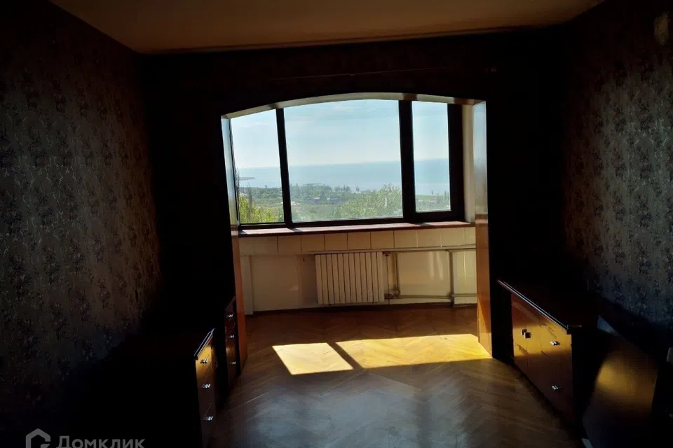 Продаётся 4-комнатная квартира, 109 м²