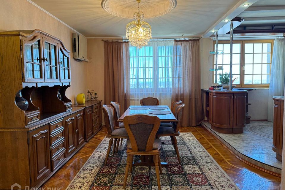 Продаётся 3-комнатная квартира, 114 м²