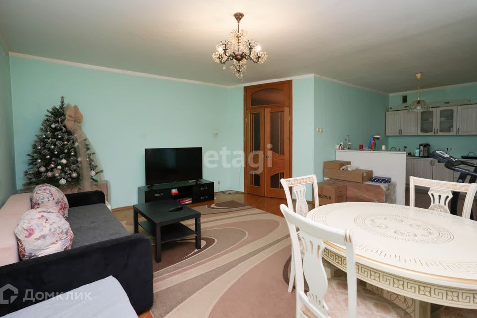 Продаётся 2-комнатная квартира, 102.7 м²