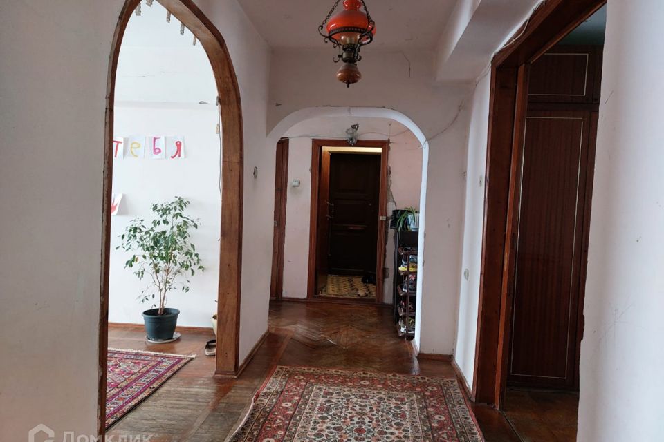 Продаётся 4-комнатная квартира, 107.6 м²