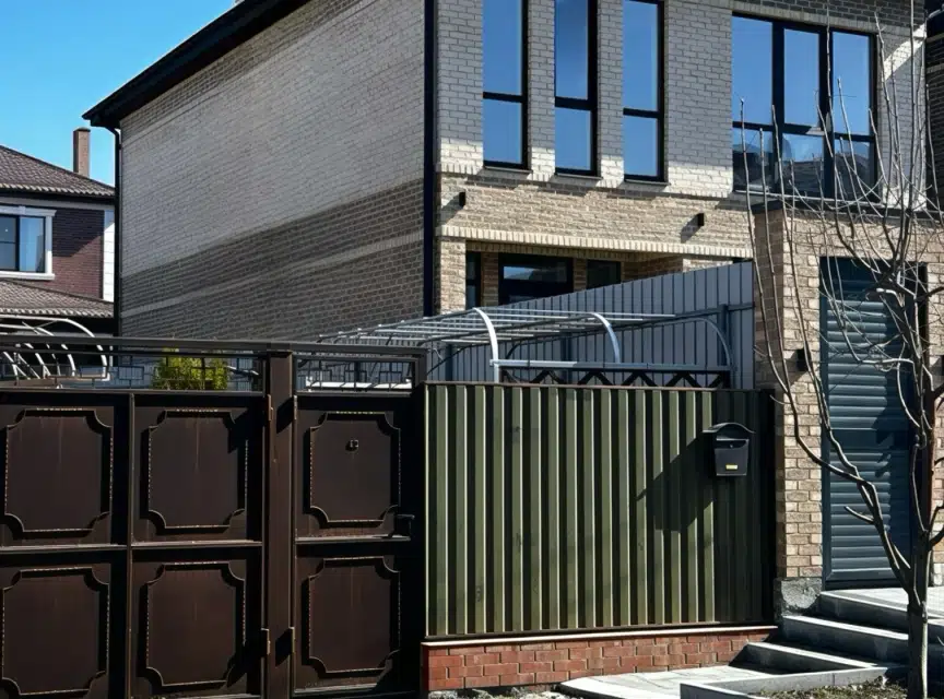 Продаётся 3-этажный дом, 270 м²