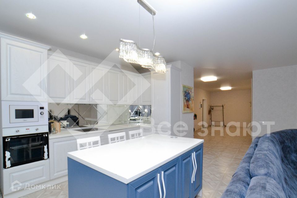 Продаётся 4-комнатная квартира, 155.5 м²