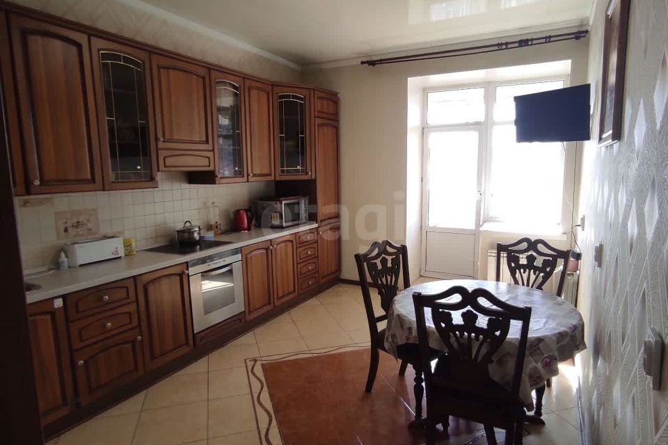 Сдаётся 4-комнатная квартира, 131.6 м²