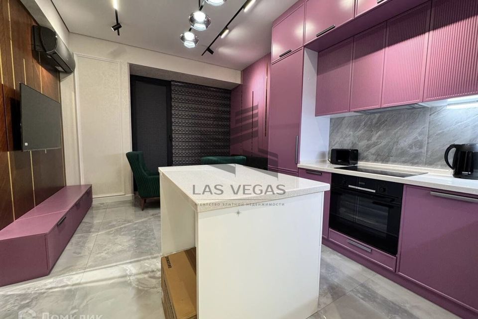 Сдаётся 2-комнатная квартира, 65 м²
