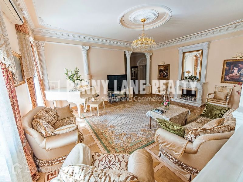 Сдаётся 4-комнатная квартира, 138 м²