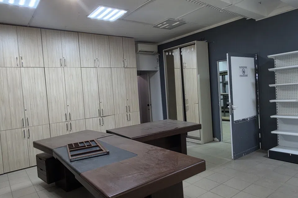 Сдаётся торговое помещение, 2189.5 м²