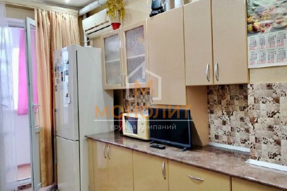 Продаётся 1-комнатная квартира, 42 м²