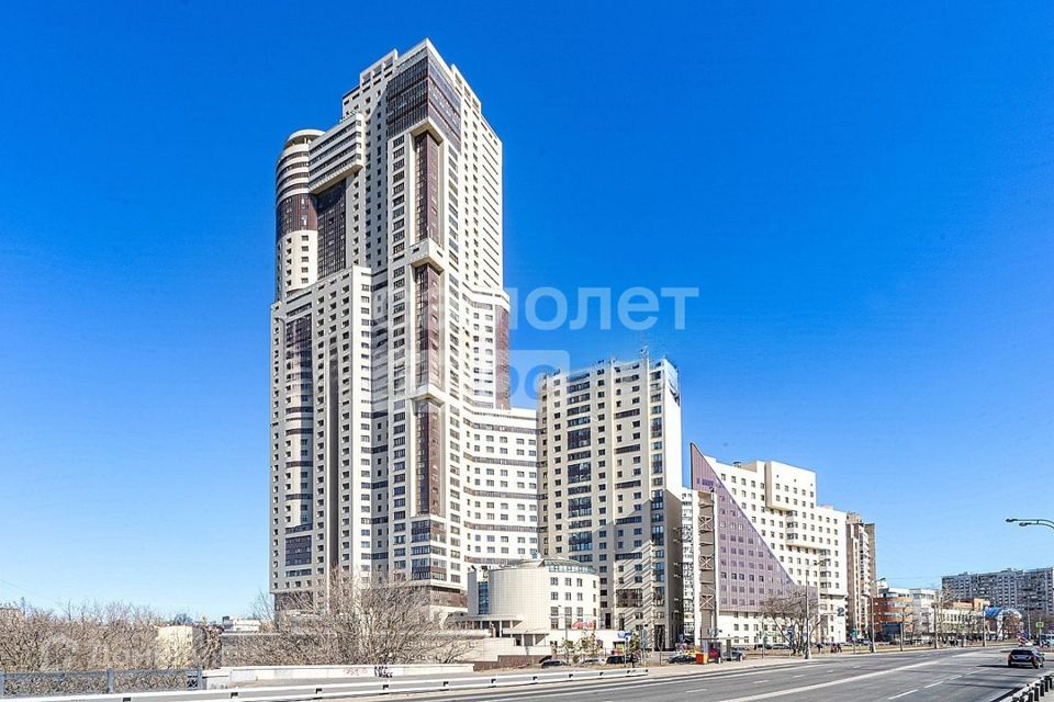 Продаётся 3-комнатная квартира, 155.5 м²
