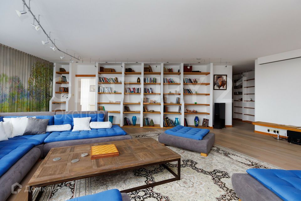 Продаётся 5-комнатная квартира, 361 м²