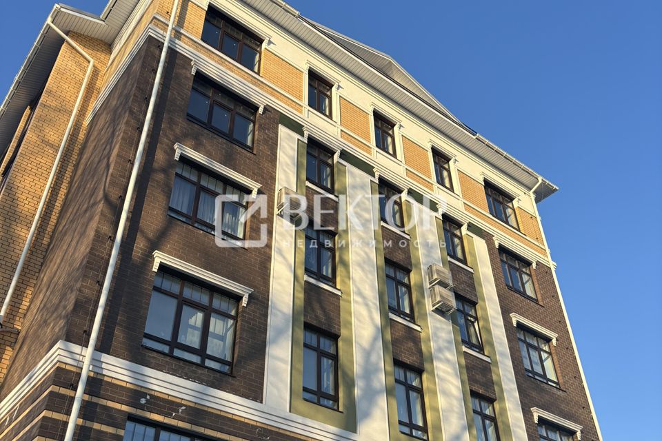 Продаётся 3-комнатная квартира, 156.4 м²