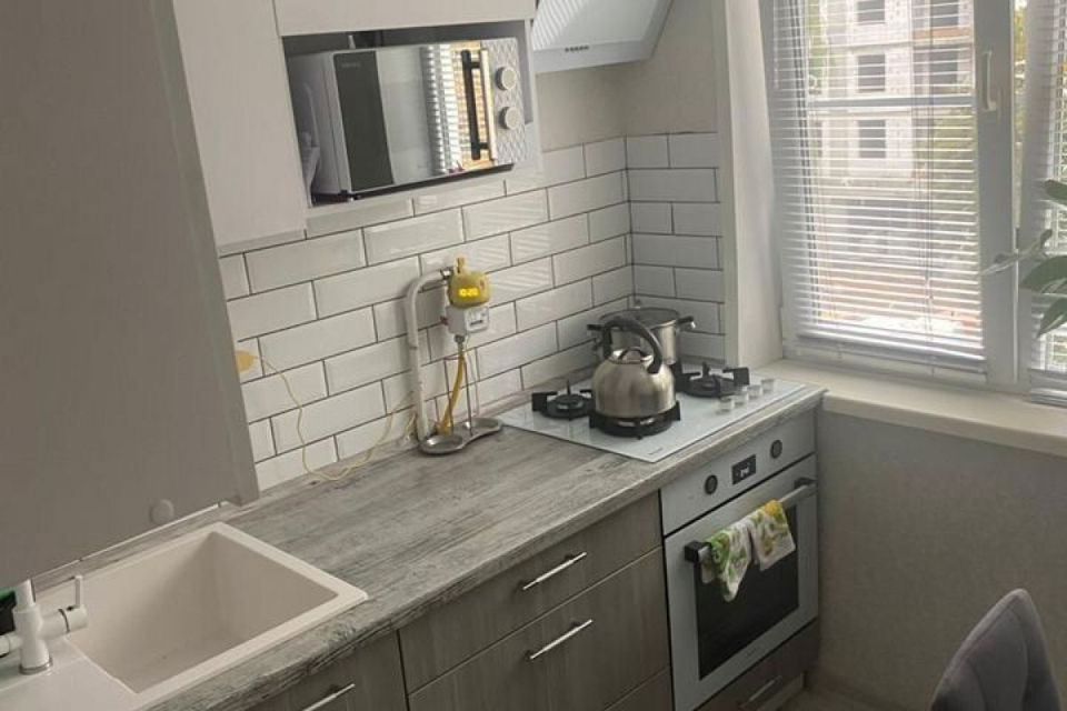 Продаётся 4-комнатная квартира, 60 м²
