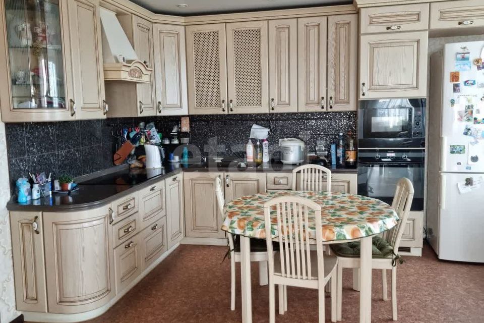 Продаётся 3-комнатная квартира, 106 м²