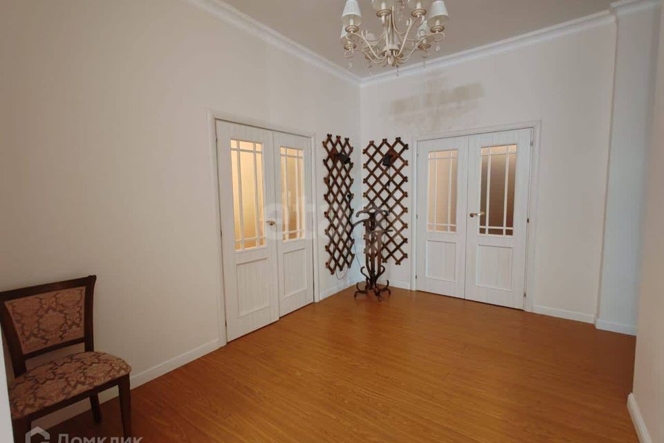 Продаётся 4-комнатная квартира, 139.1 м²