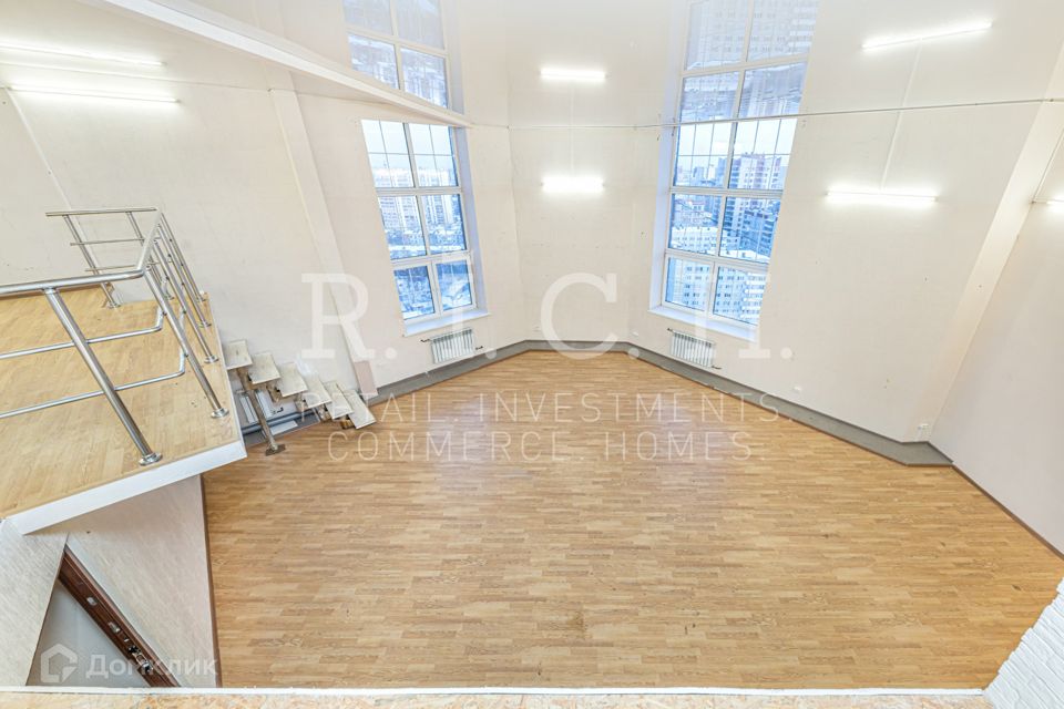 Продаётся 4-комнатная квартира, 146 м²