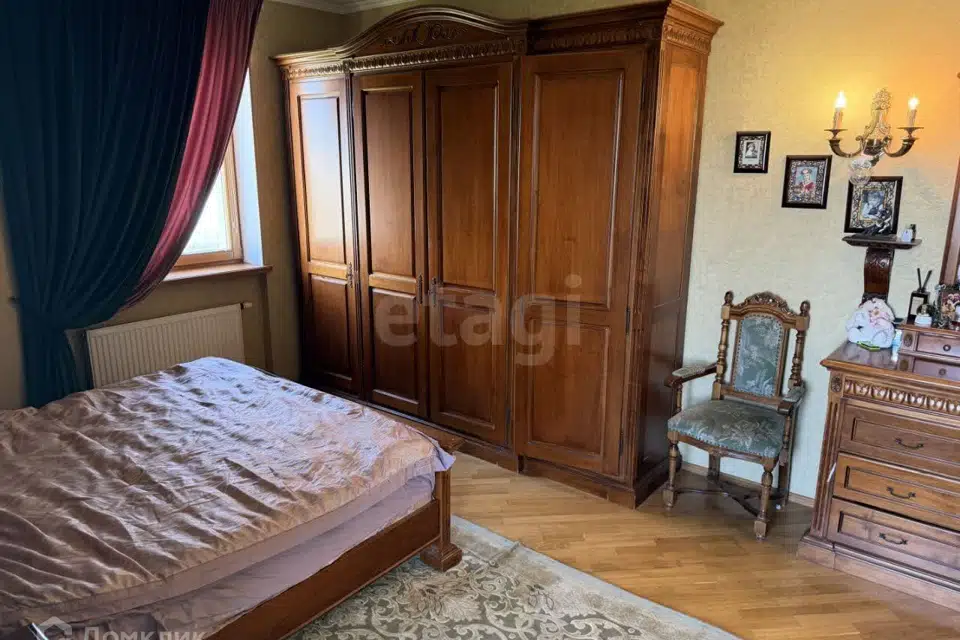 Продаётся 4-комнатная квартира, 170 м²