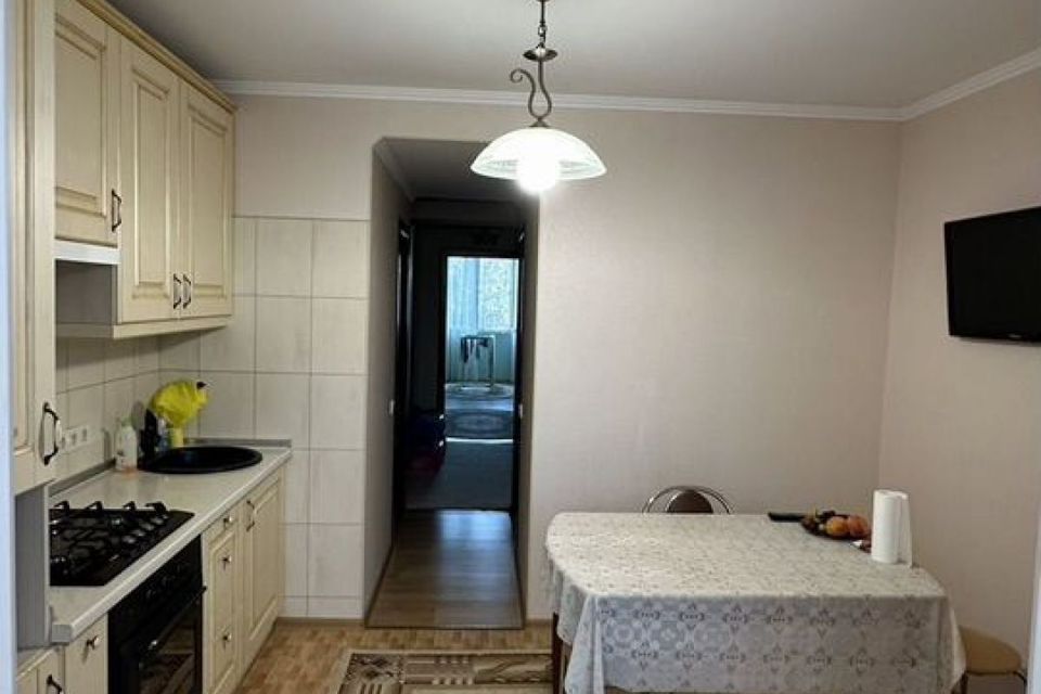 Продаётся 3-комнатная квартира, 63.8 м²
