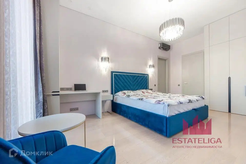 Продаётся 3-комнатная квартира, 113.7 м²