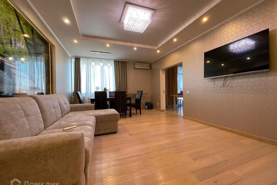 Продаётся 3-комнатная квартира, 134 м²