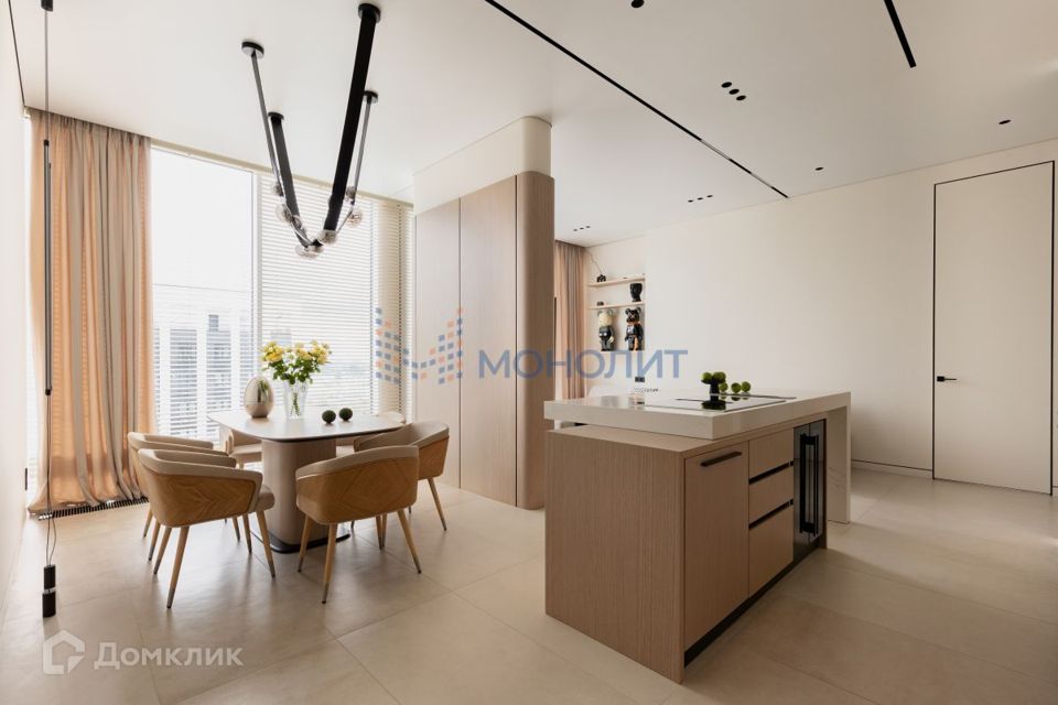 Продаётся 4-комнатная квартира, 285.9 м²