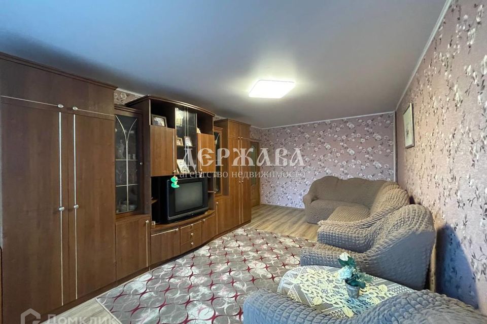 Продаётся 4-комнатная квартира, 90 м²