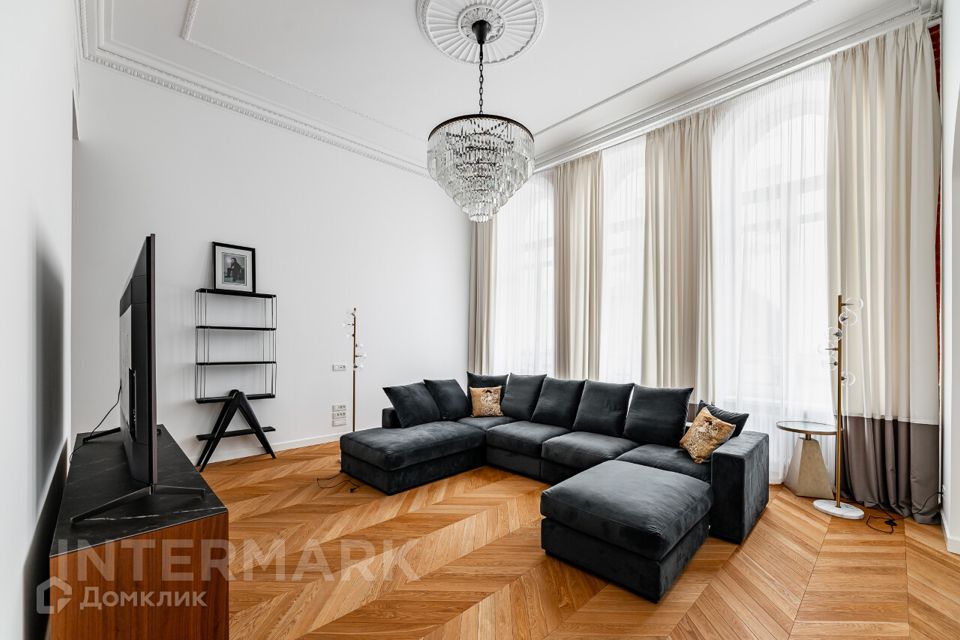 Сдаётся 4-комнатная квартира, 238 м²