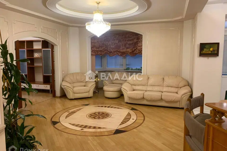 Продаётся 4-комнатная квартира, 130.01 м²