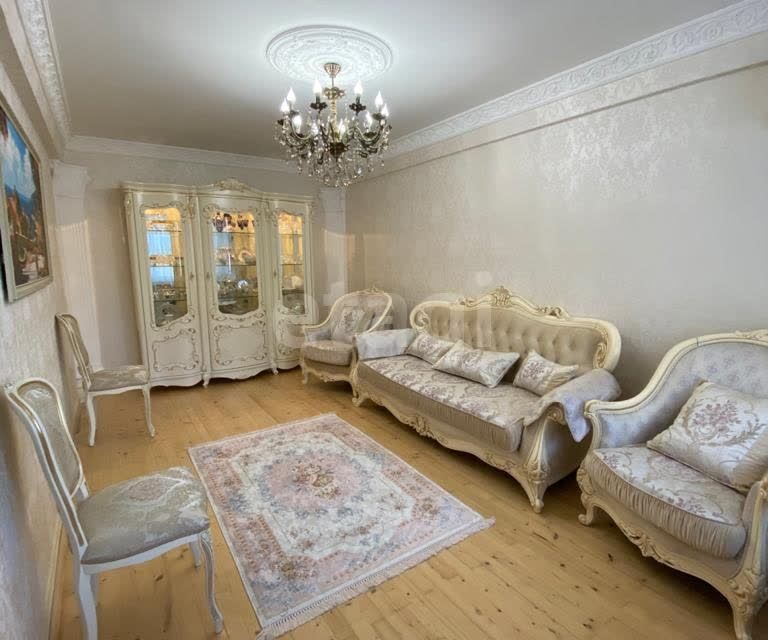 Продаётся 4-комнатная квартира, 160 м²