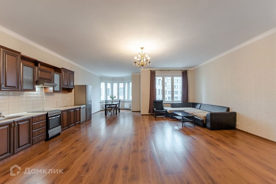 Сдаётся 3-комнатная квартира, 132 м²